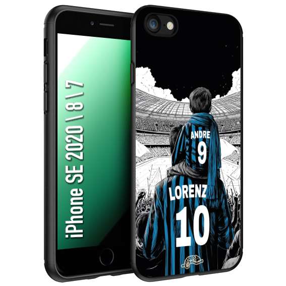 CUSTOMIZZA - Custodia cover nera morbida in tpu compatibile per iPhone 7 - 8 - SE 2020 / 2022 personalizzata calcio football padre e figlio calciatori nerazzurra