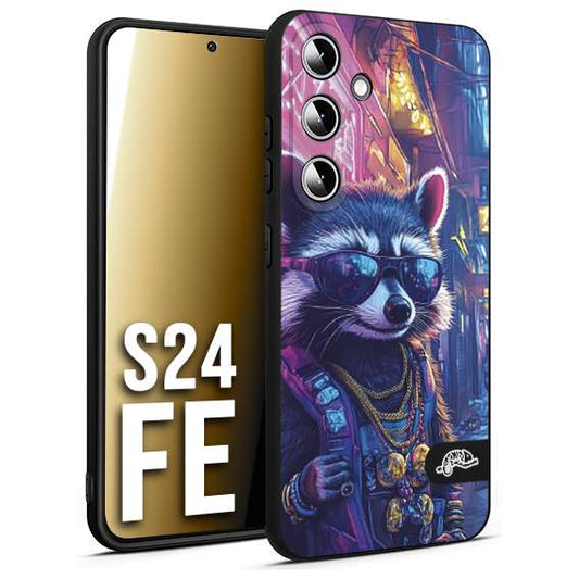CUSTOMIZZA - Custodia cover nera morbida in tpu compatibile per Samsung S24 FE animali simpatici cyberpunk procione racoon street cat fucsia blu giallo
