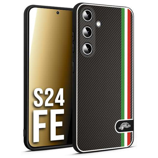 CUSTOMIZZA - Custodia cover nera morbida in tpu compatibile per Samsung S24 FE effetto fibra di carbonio bandiera Italia made in Italy